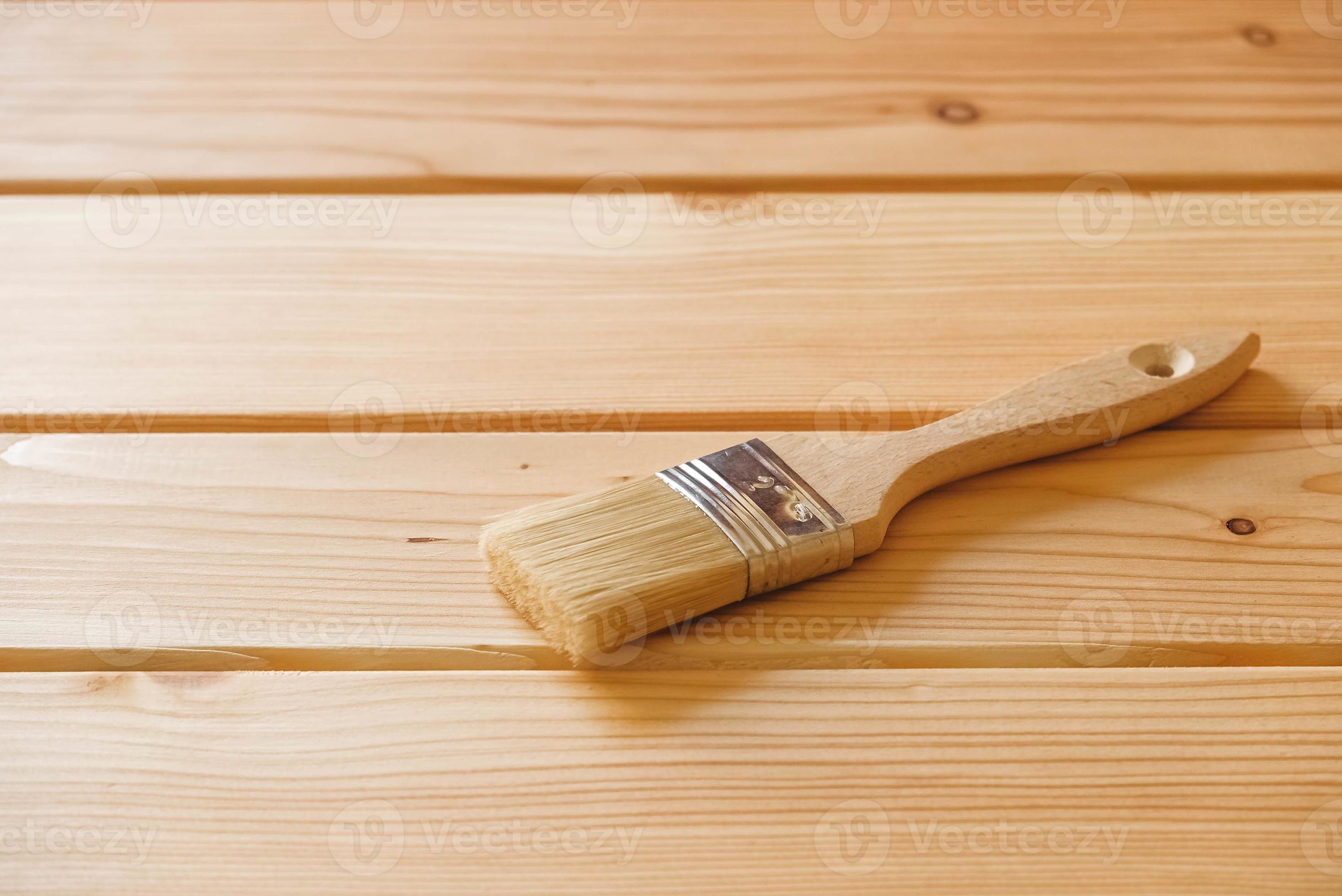 tuberculose Tijdig Knipperen kwast met borstelharen en een houten handvat op natuurlijke planken als  achtergrond 5410405 Stockfoto