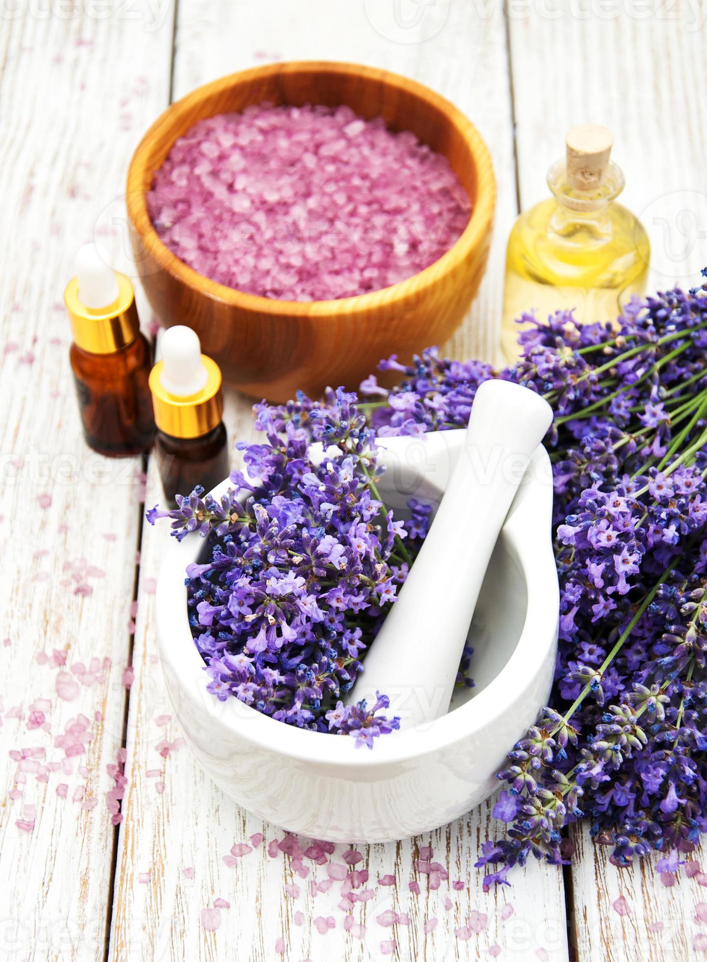 spa producten met lavendel foto