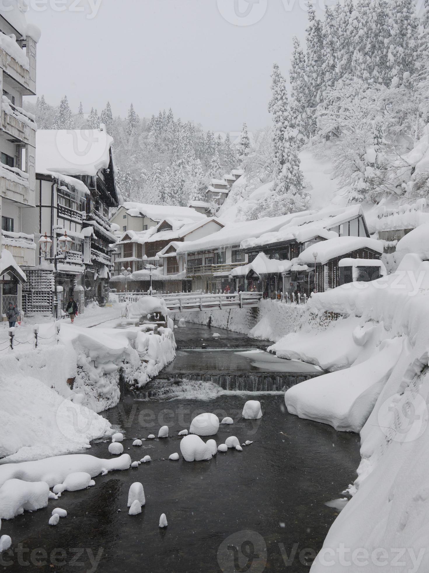 ginzan onsen Japans dorp in de winter foto
