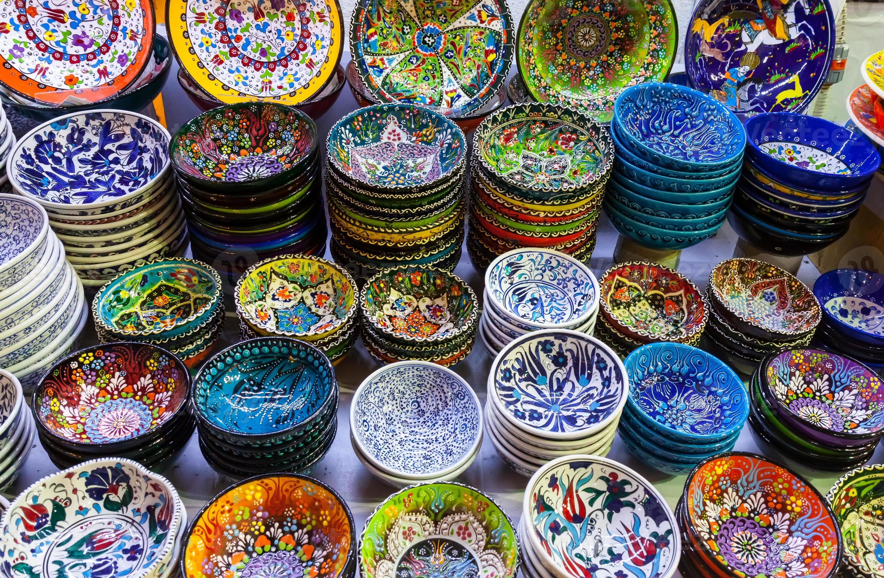 klassieke Turkse keramiek op de markt foto