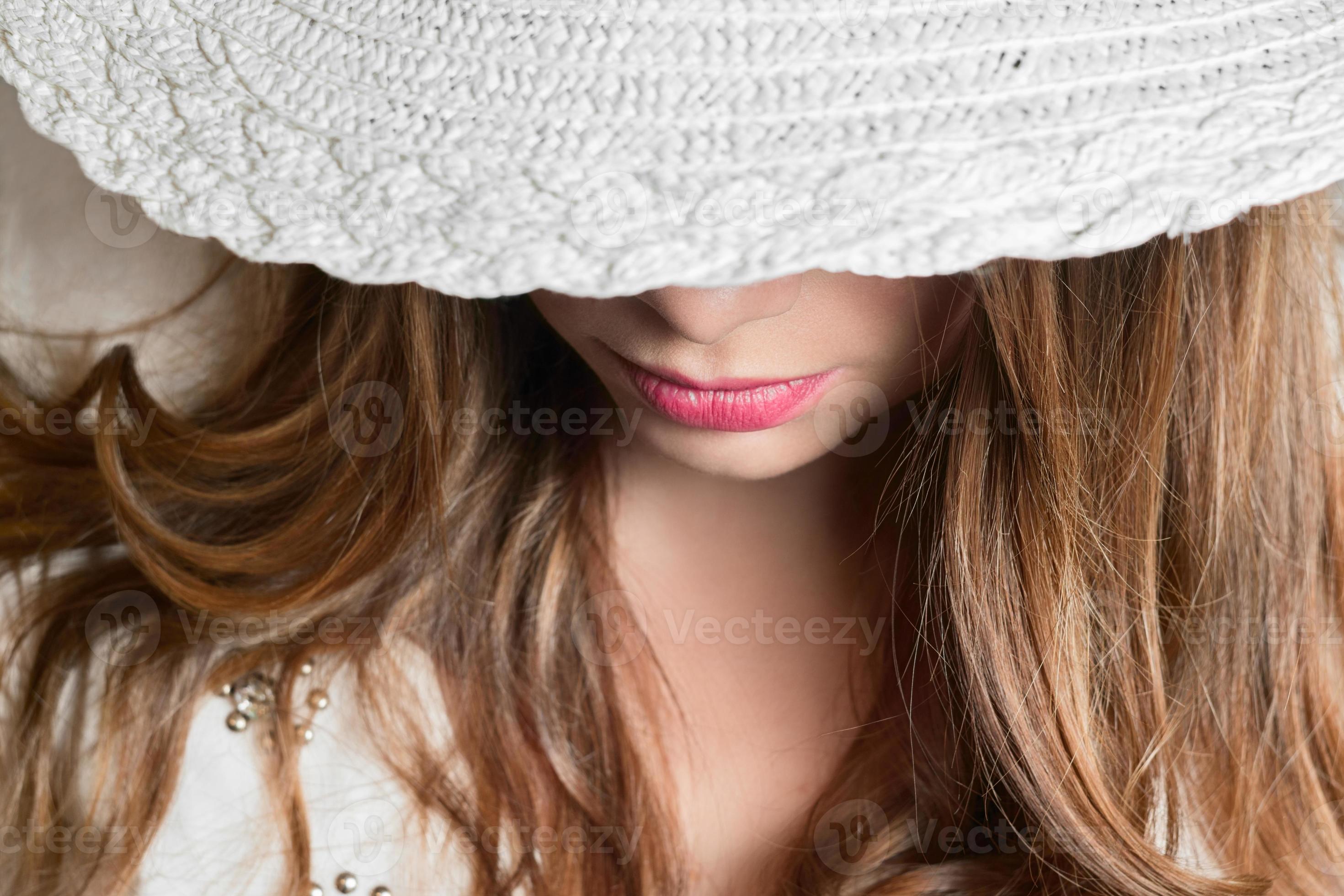 Intrekking Vervloekt middag meisje met hoed 949221 Stockfoto