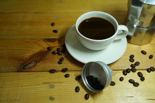 Zaailing Saai Streven heet zwart koffie in een wit kop, koffie is een populair drank allemaal  over- de wereld. 13395912 stockfoto bij Vecteezy