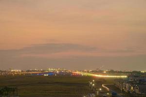 Ho Chi Minh City, Vietnam - 20 februari 2022 de internationale luchthaven van Tan Son Nhat International Airport, de internationale luchthaven in Saigon Ho Chi Minh City, Zuid-Vietnam in de nacht. foto