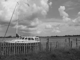 aan de rivier de schlei in schleswig holstein foto