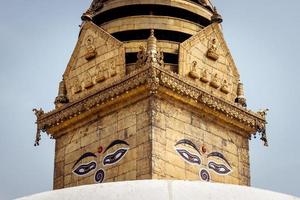 wijsheidsogen van swayambhunath is een oude religieuze architectuur bovenop een heuvel in de Kathmandu-vallei van Nepal. swayambhunath stoepa is de oudste en meest raadselachtige van alle heilige heiligdommen in KTM. foto