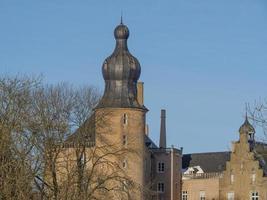 wintertijd in een kasteel in duitsland foto