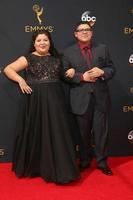 los angeles, 18 sep - raini rodriguez, rico rodriguez bij de 2016 primetime emmy awards, aankomsten in het microsoft theater op 18 september 2016 in los angeles, ca foto