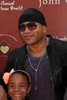 los angeles, 13 maart - ll cool j aankomst bij de john varvatos 8e jaarlijkse stuart house benefiet bij john varvaots winkel op 13 maart 2011 in los angeles, ca foto