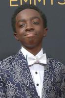 los angeles, 18 sep - caleb mclaughlin bij de primetime emmy awards 2016, aankomst in het microsoft theater op 18 september 2016 in los angeles, ca foto