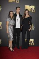 los angeles, 9 april - dana teller, miles teller, kaleigh sperry bij de 2016 mtv movie awards aankomsten in de warner brothers studio op 9 april 2016 in burbank, ca foto