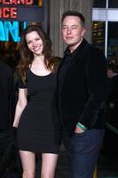 los angeles, 13 feb - talulah riley, elon musk in de oz the great and krachtige wereldpremière in het el capitan theater op 13 februari 2013 in los angeles, ca foto