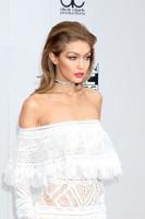 los angeles, 20 nov - gigi hadid bij de 2016 american music awards in microsoft theater op 20 november 2016 in los angeles, ca foto