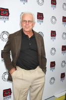 Los Angeles, 12 april - William Devane arriveert bij Warner Brothers Television - Out of the box tentoonstelling lancering in Paley Center for Media op 12 april 2012 in Beverly Hills, Californië foto