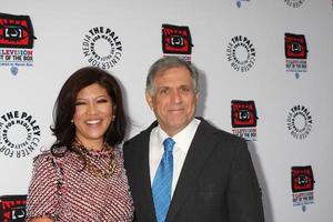 Los Angeles, 12 april - Julie Chen, Les Moonves arriveert bij Warner Brothers Television foto