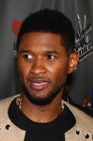 los angeles, 8 mei - Usher arriveert op het voice season 4 top 12-evenement in het house of blues op 8 mei 2013 in west hollywood, ca. foto