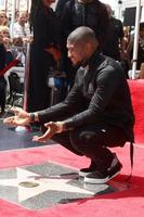 los angeles, 7 sep - usher raymond bij de bode geëerd met een ster op de hollywood walk of fame in het oosten op 7 september 2016 in los angeles, ca foto