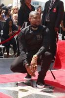 los angeles, 7 sep - usher raymond bij de bode geëerd met een ster op de hollywood walk of fame in het oosten op 7 september 2016 in los angeles, ca foto