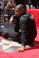 los angeles, 7 sep - usher raymond bij de bode geëerd met een ster op de hollywood walk of fame in het oosten op 7 september 2016 in los angeles, ca foto