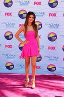 los angeles, 22 juli - selena gomez arriveert op de 2012 teen choice awards in gibson amfitheater op 22 juli 2012 in los angeles, ca. foto