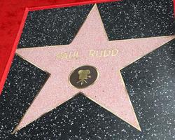 vlos angeles, 1 juli - paul rudd ster bij de paul rudd hollywood walk of fame ster ceremonie op de el capitan theater stoep op 1 juli 2015 in los angeles, ca foto