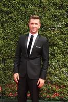 los angeles, 12 sep - travis wall bij de primetime creative emmy awards aankomsten in het microsoft theater op 12 september 2015 in los angeles, ca foto