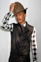 los angeles, 6 feb - jacob latimore bij de milf moms ik volg graag de viering van entertainment in een sls hotel op 6 februari 2015 in beverly hills, ca foto