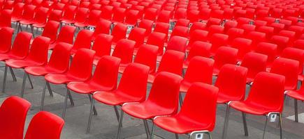 rode stoelen foto