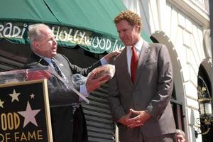 los angeles, 24 maart - tom lebonge, zal ferrell bij de will farrell hollywood walk of fame ster ceremonie op de hollywood boulevard op 24 maart 2015 in los angeles, ca foto