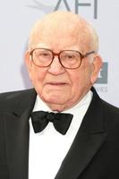 los angeles, jun 9 - ed asner bij het amerikaanse filminstituut 44th life achievement award gala eerbetoon aan john williams in het dolby theater op 9 juni 2016 in los angeles, ca foto