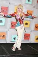 las vegas, 3 apr - dolly parton op de 51st academy of country music awards in de mgm grand garden arena op 3 april 2016 in las vegas, nv foto