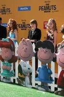 los angeles, 1 nov - peanuts-stemacteurs bij de première van de peanuts-film los angeles in het dorpstheater op 1 november 2015 in westwood, ca. foto