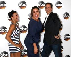 Los Angeles, 4 aug - Carly Hughes, Katy Mixon, Diedrich Bader op het abc tca zomer 2016 feest in het beverly hilton hotel op 4 augustus 2016 in beverly hills, ca foto