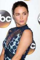 los angeles, 4 aug - camilla luddington op het abc tca zomer 2016 feest in het beverly hilton hotel op 4 augustus 2016 in beverly hills, ca foto