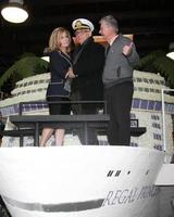 los angeles, 30 dec - jill whelan, gavin macleod, fred grandy bij de originele love boat cast versiert prinses cruises rose parade float in een rosemont paviljoen op 30 december 2014 in pasadena, ca foto