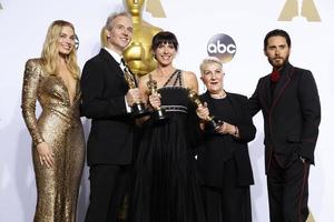 los angeles, 28 februari - lesley vanderwalt, elka wardega, damian martin bij de 88e jaarlijkse academy awards, perskamer in het dolby theater op 28 februari 2016 in los angeles, ca foto