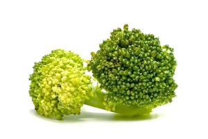 verse broccoli die op witte achtergrond worden geïsoleerd foto