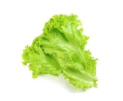 Sla blad geïsoleerd op een witte achtergrond, groene bladeren patroon, salade ingrediënt foto