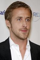 los angeles, 16 jan - ryan gosling arriveert bij de weinstein company and relativity media s 2011 golden globe awards party in beverly hilton hotel op 16 januari 2011 in beverly hills, ca foto