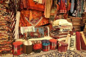 Turkse traditionele tapijten in Goreme, Nevsehir, Turkije foto