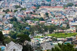 da lat stad, vietnam - 15,2022 juli landschap in de stad da lat stad, vietnam is een populaire toeristische bestemming. toeristische stad in het ontwikkelde vietnam. foto