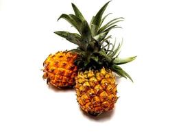 foto van ananas ananas comosus, een vrucht die meestal in tropisch gebied groeit. deze vrucht heeft veel vitamines die goed zijn voor ons lichaam