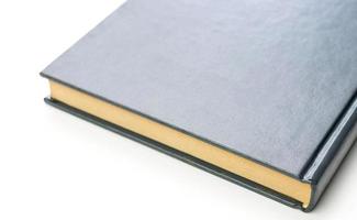 close-up blauw boek op witte achtergrond foto