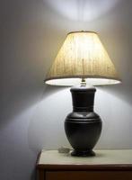 tafellamp op slaapkamer foto