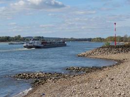 de rivier de Rijn bij wesel foto