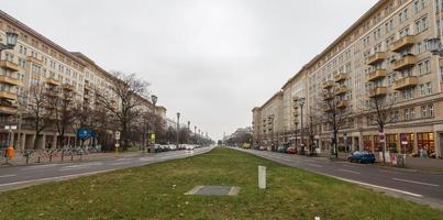 gebouwen in strausberger platz, berlijn, duitsland foto