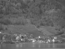 schilderachtig noorwegen in de lente foto