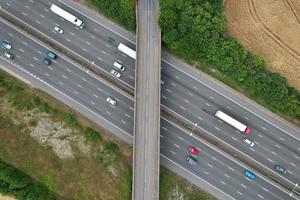 prachtige luchtfoto van de Britse snelwegen bij m1 knooppunt 9 van dunstable en luton engeland uk foto