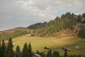 wandelen in de zwitserse alpen foto