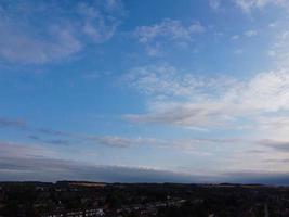 luchtbeelden en hoge hoekmening van de stad Luton in Engeland en de woonwijk van het Verenigd Koninkrijk foto