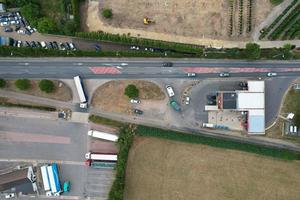 hoge hoek prachtig uitzicht op het britse dorp en het platteland van engeland uk foto